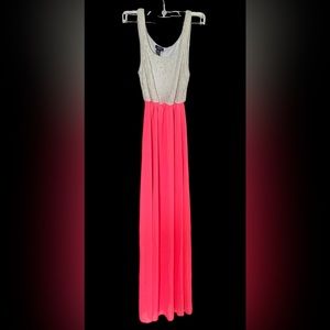 Womens Rue 21 maxi dress. Size medium.